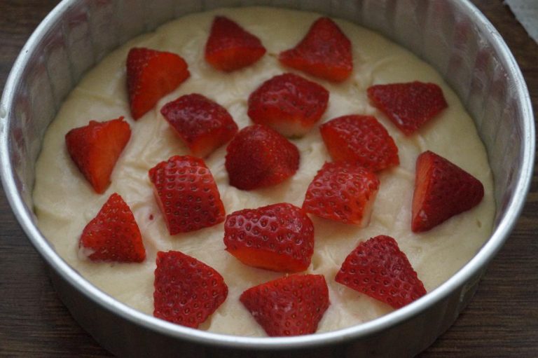 Strawberry Summer Cake Recipe How To Make Eggless Strawberry Cake 