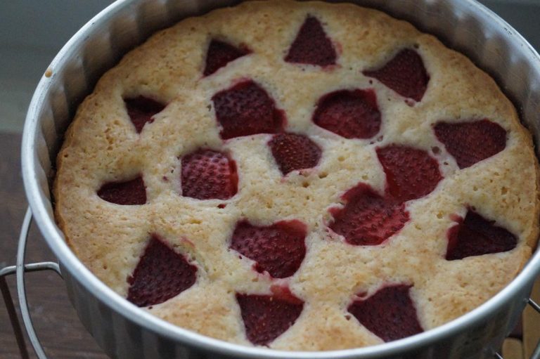 Strawberry Summer Cake Recipe How To Make Eggless Strawberry Cake 