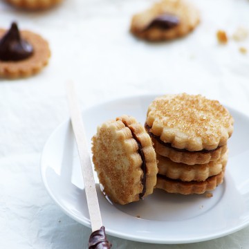 Nutella Sandwich Cookies Recipe - Eggless Cookie Recipes for Christmas