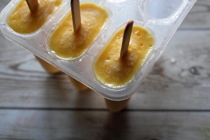 Creamy Custard Popsicles Recipe (Eggless)